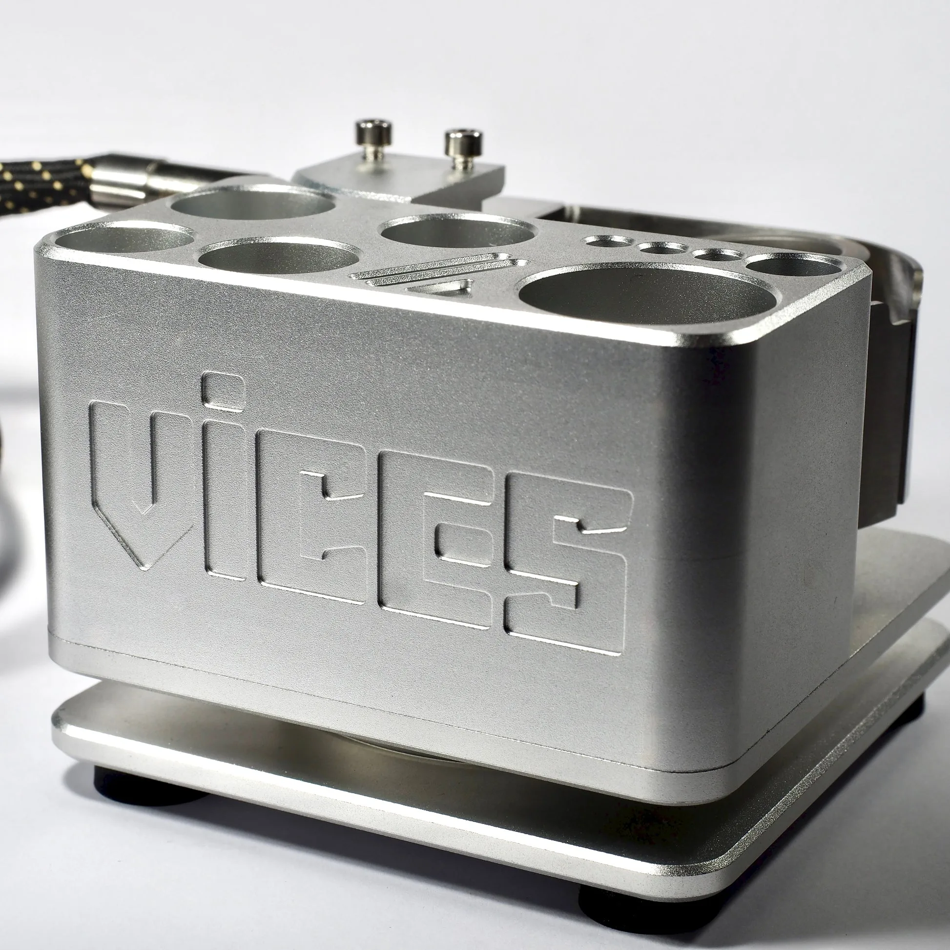 Vices Adaptaball крупным планом